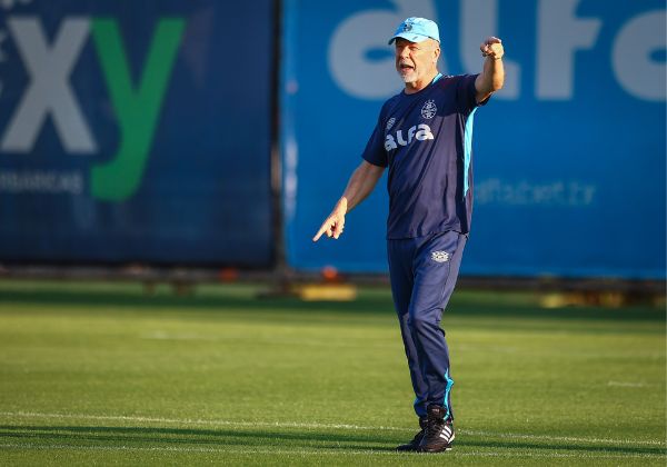 Grêmio pode retorno de volante colombiano para encarar o Vitória