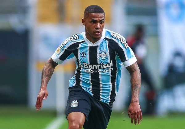 Douglas Costa tem prisão decretada por dívida de quase R$ 500 mil em pensão