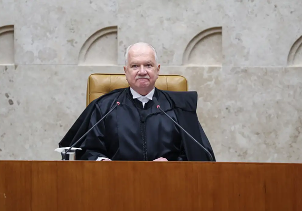 Fachin toma posse como presidente do STF e promete cumprir Constituição