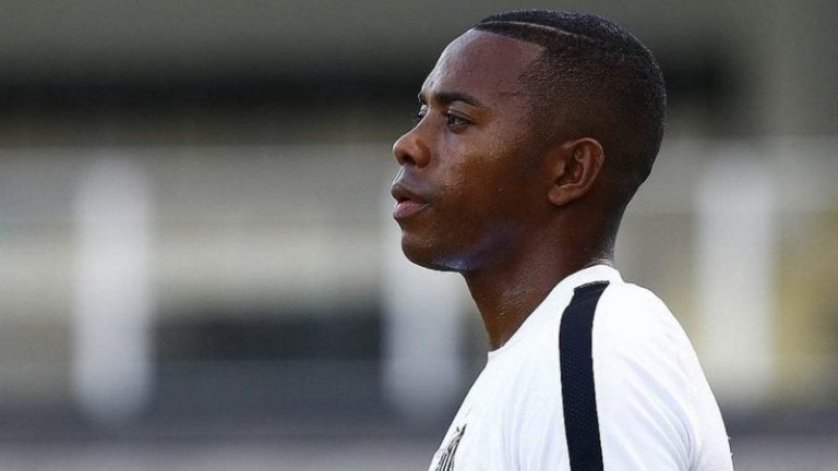 Robinho tem comportamento perturbador na cadeia e tem atraído até crianças ao presídio; entenda