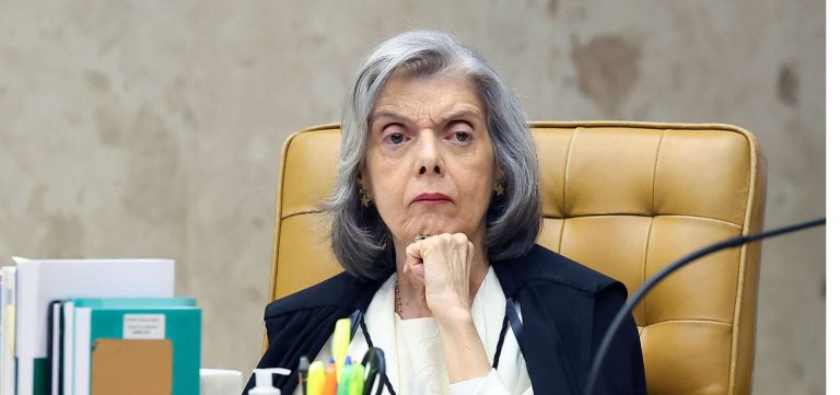 Cármen Lúcia reafirma segurança das urnas e diz que democracia exige participação contínua