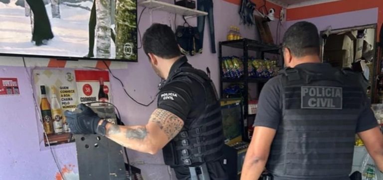 Polícia desarticula cassino clandestino e apreende máquinas caça-níqueis em Jequié