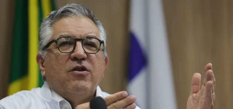 Padilha destaca importância da imunização no Dia D e alerta para falsas informações