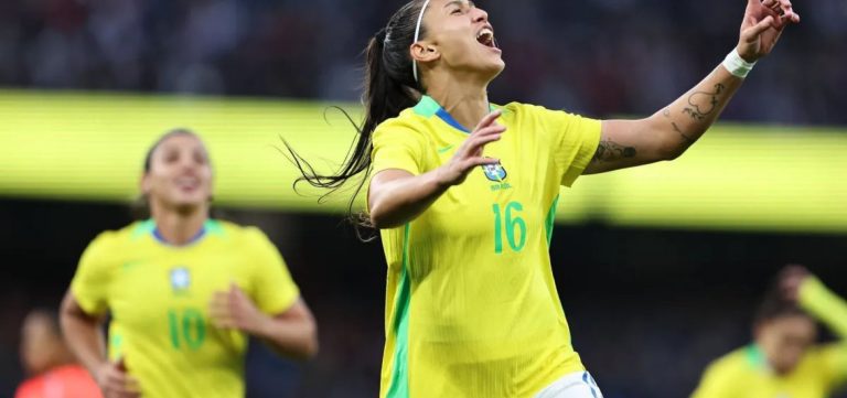 Seleção Brasileira derrota campeã europeia por 2 a 1