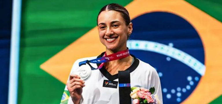 Milena Titoneli conquista prata e Brasil garante terceiro pódio no Mundial de taekwondo
