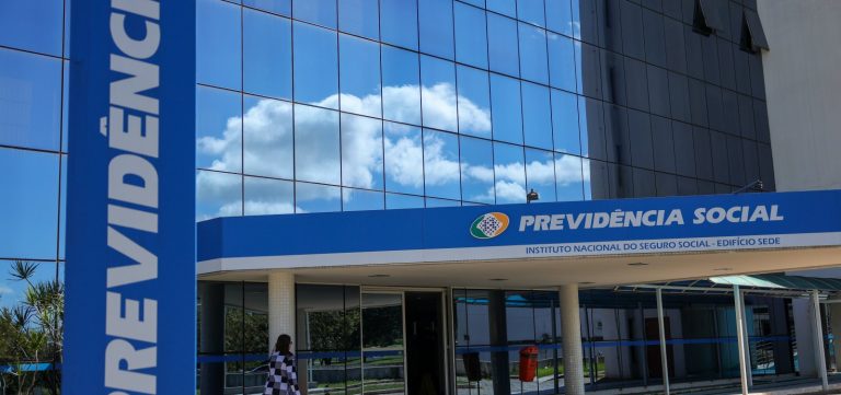 Mais de 1,2 milhão de aposentados ainda não pediram reembolso de descontos irregulares do INSS