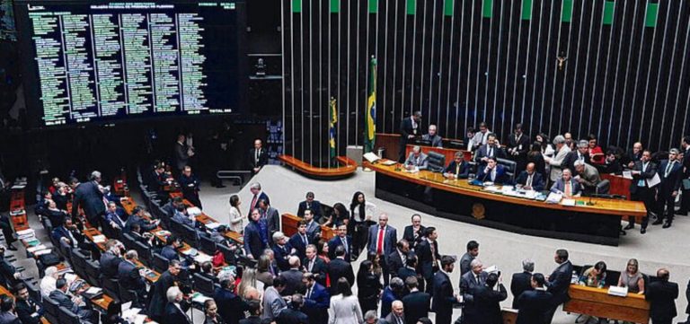 Câmara aprova projeto para corte de gastos