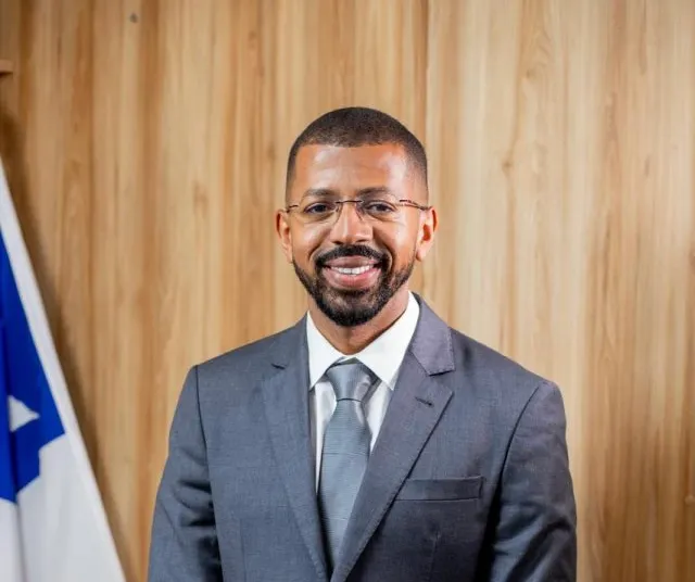 Candeias: Prefeito Eriton Ramos anuncia antecipação de 13º e feriado ao servidor