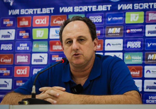 Ceni critica arbitragem e diz não saber explicar queda de rendimento fora de casa