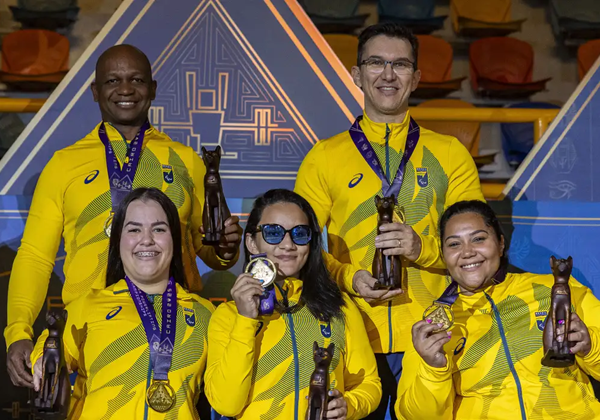 Brasil conquista ouro por equipes femininas no halterofilismo