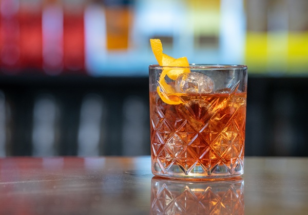 Casos de intoxicação por metanol chegam a 59 no Brasil; um morto confirmado