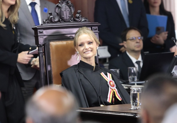 STM empossa segunda ministra mulher em 217 anos
