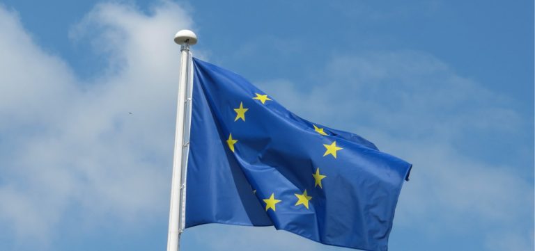 União Europeia pode admitir novos membros até 2030, diz Comissão Europeia