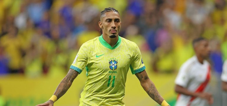 Raphinha é indicado ao prêmio de melhor do mundo pela Fifa; veja lista completa