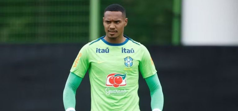 John é convocado pela seleção brasileira para o lugar de Hugo Souza