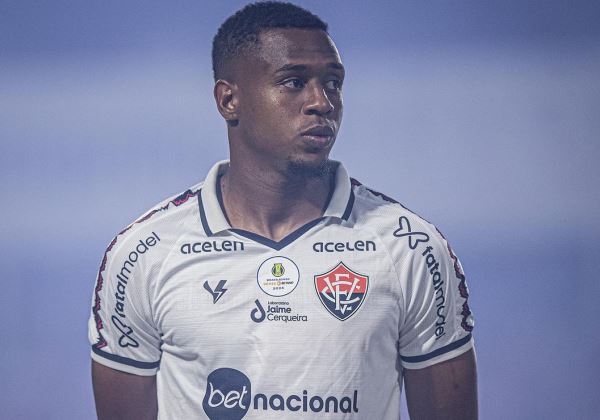 Dudu chega à terceira suspensão em sete jogos pelo Vitória em 2025