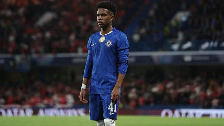 Estêvão celebra noite inspirada após golaço na Champions: “É um momento especial”