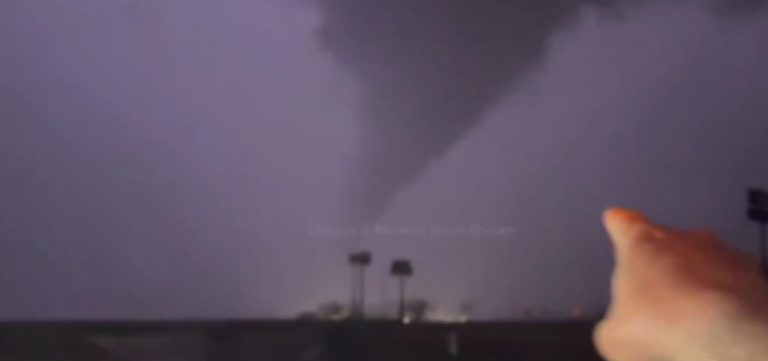 Tempestade provoca tornado em região próxima ao Paraná