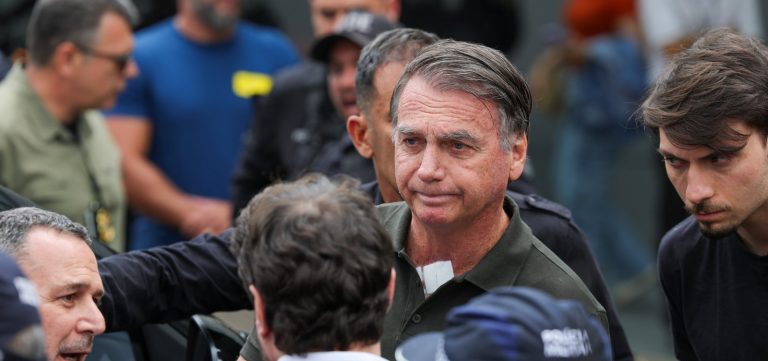 Bolsonaro permanece em observação após nova cirurgia