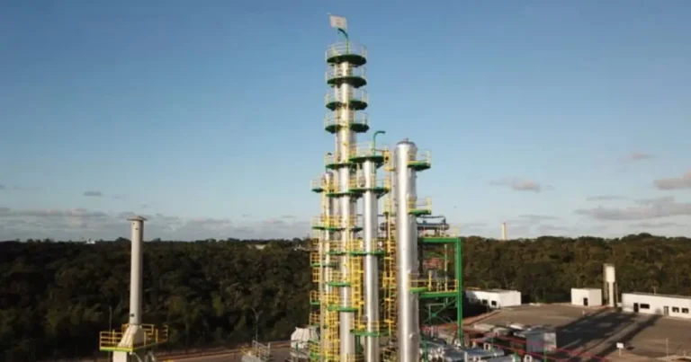 Simões Filho deve inaugurar refinaria de petróleo com expectativa de novos empregos