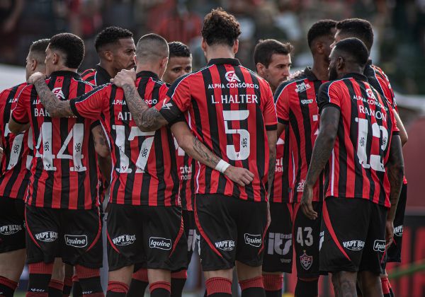 Vitória bate o martelo e define saída de atacante criticado pela torcida