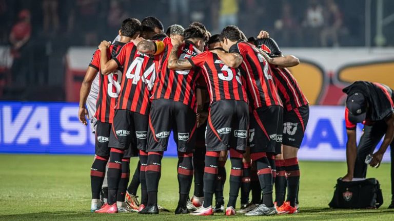 Vitória oficializa compra de destaque da equipe em definitivo; saiba quem