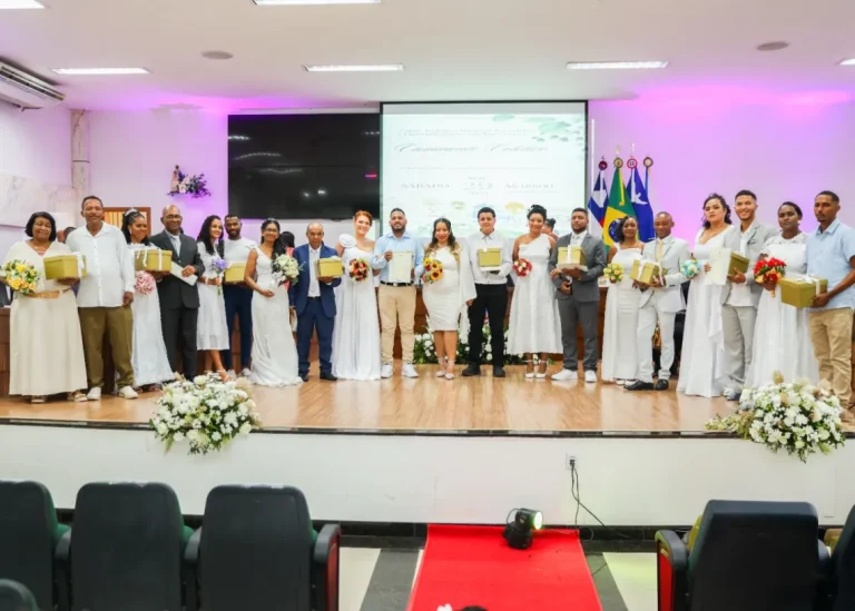 O amor está no ar! Casais oficializam união civil em cerimônia coletiva do judiciário