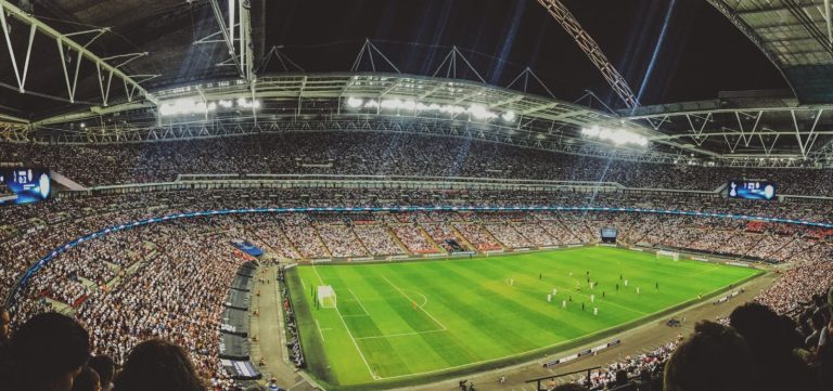 Projeto que obriga câmeras de reconhecimento facial em estádios é aprovado por comissão da Câmara