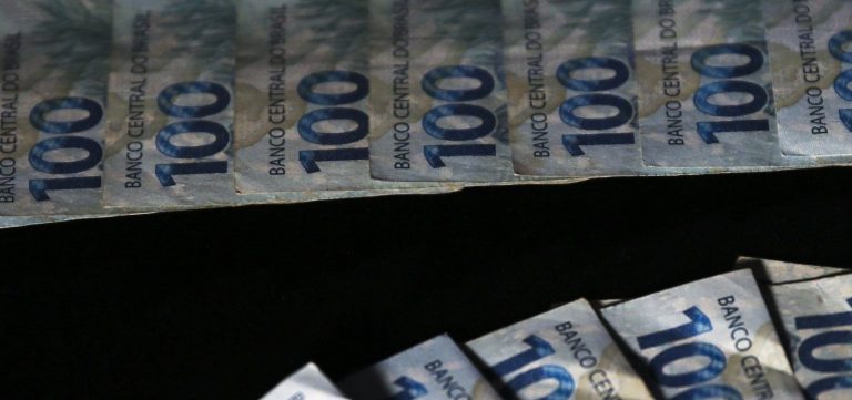 Arrecadação federal bate recorde de R$ 2,89 trilhões em 2025