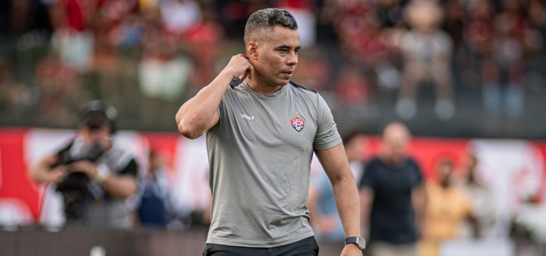 Jair Ventura lamenta chances perdidas pelo Vitória: “Futebol não perdoa”