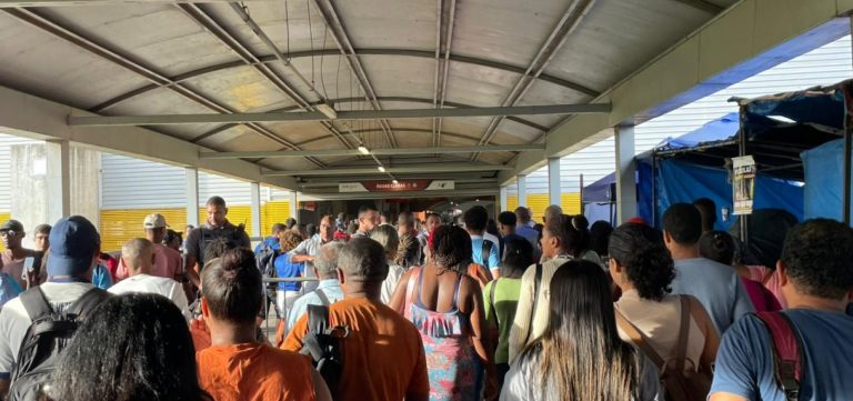 Lentidão atinge Linha 1 do metrô de Salvador nesta quinta-feira