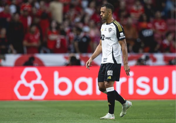 Atlético-MG oficializa a permanência de zagueiro do Bahia em definitivo