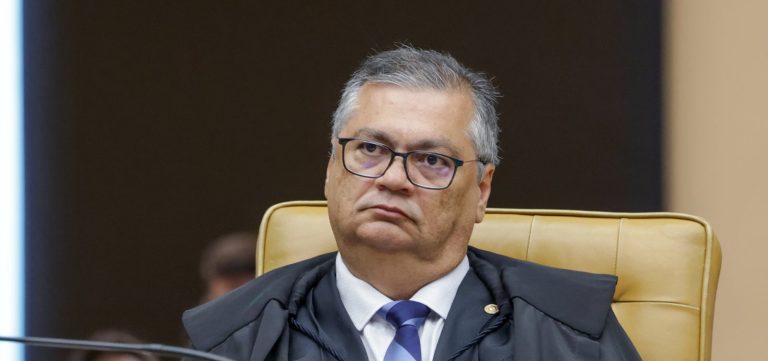 Dino autoriza acareação entre Lira e deputado baiano por denúncia de emendas irregulares