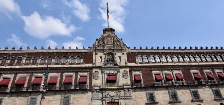 Segurança é reforçada no Palácio Nacional após onda de violência no México