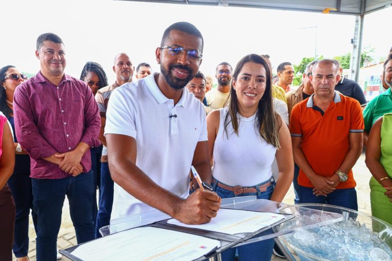 Candeias: Ordem de Serviço para o píer de Caboto é assinada e comerciantes locais comemoram