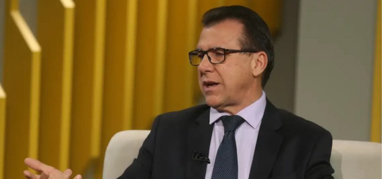 Fim da escala 6×1 não terá compensação para empresas, diz ministro do Trabalho e Emprego
