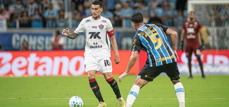 Camutanga faz contra e Vitória perde para o Grêmio em Porto Alegre