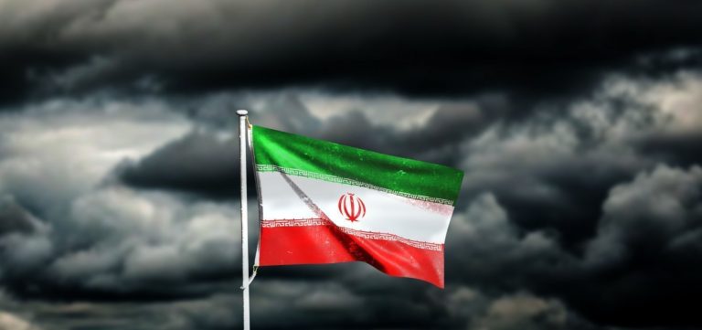 Irã ameaça ampliar guerra e atingir rota estratégica de petróleo