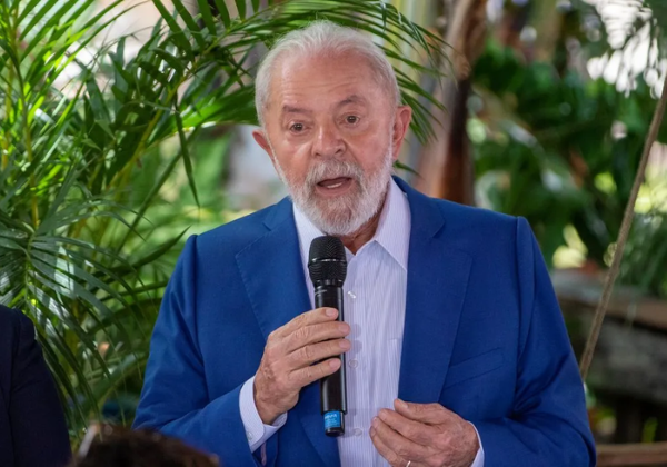 Lula defende recompra da refinaria da Petrobras na Bahia