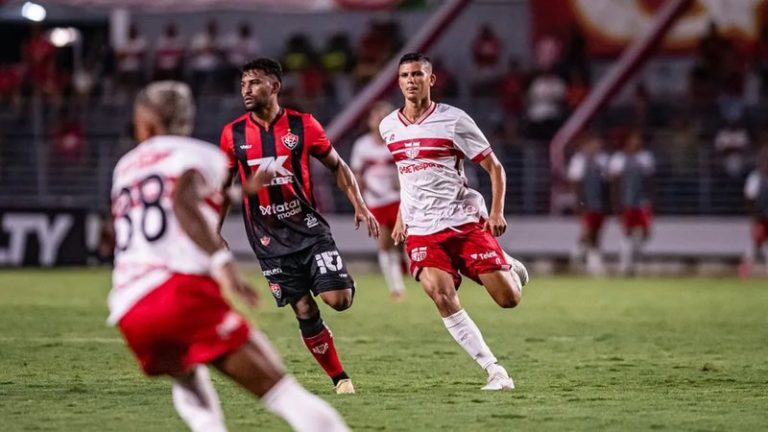 CRB x Vitória: Saiba onde assistir e prováveis escalações do confronto da Copa do Nordeste