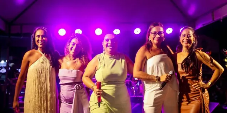 Candeias: Em noite de “Divas”, cantoras realizam show especial em homenagem à mulher