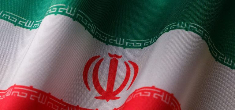 Novo líder supremo do Irã promete “vingar” morte do pai, Ali Khamenei