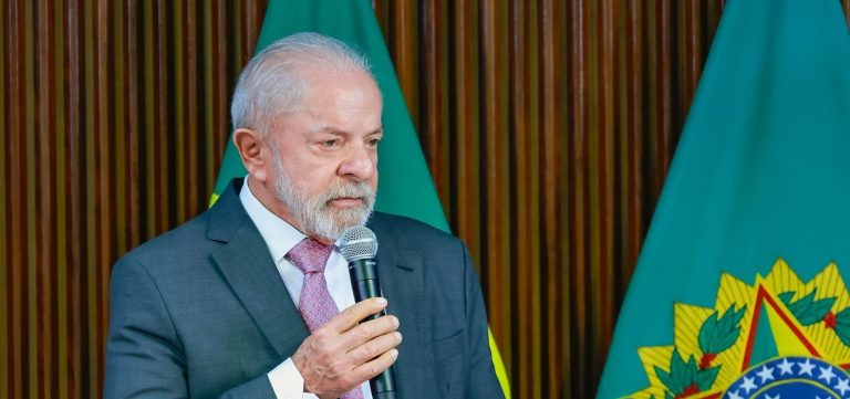 Lula anuncia envio de projeto para acabar com escala 6×1 ao Congresso