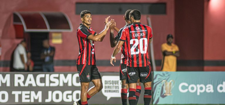 Vitória vence o Piauí e assume a liderança do grupo na Copa do Nordeste