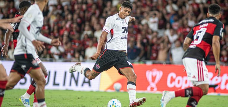 Vitória luta, mas acaba derrotado pelo Flamengo no Maracanã pela Copa do Brasil