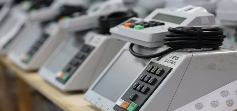 TRE da Bahia desmente boato sobre mesários votarem no lugar de eleitores no estado