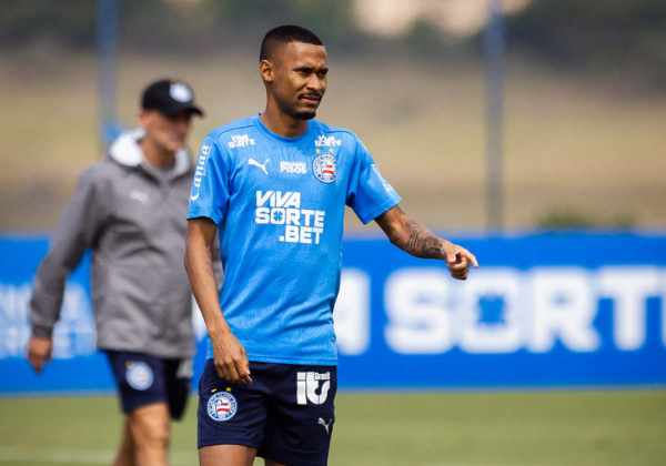 Atacante treina separado e vira dúvida no Bahia para enfrentar o Flamengo