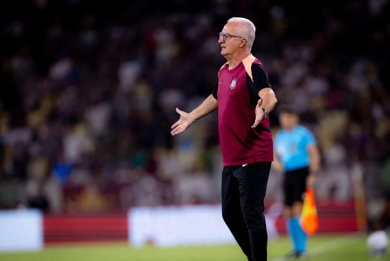 Corinthians demite o técnico Dorival Júnior após derrota em casa