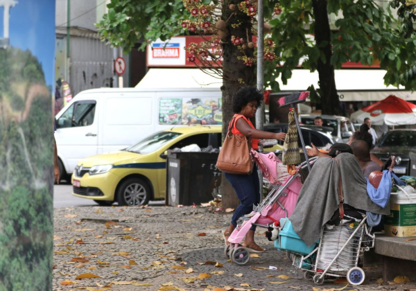 IBGE anuncia censo inédito da população em situação de rua para 2028