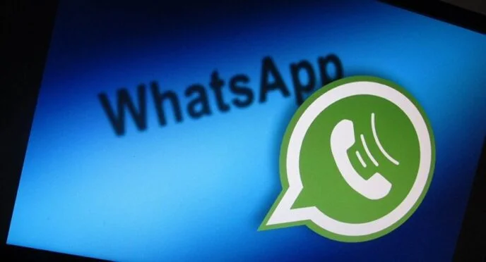 Dispensa por WhatsApp não implica indenização por danos morais